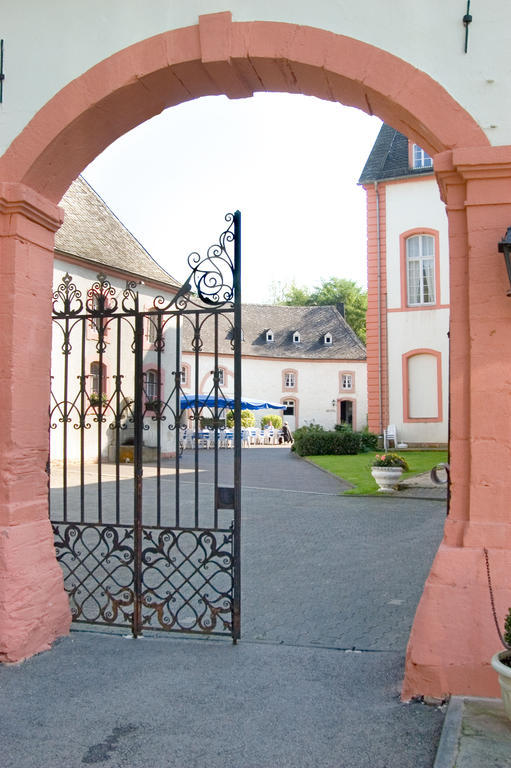 Hotel Burg Bollendorf Exterior photo